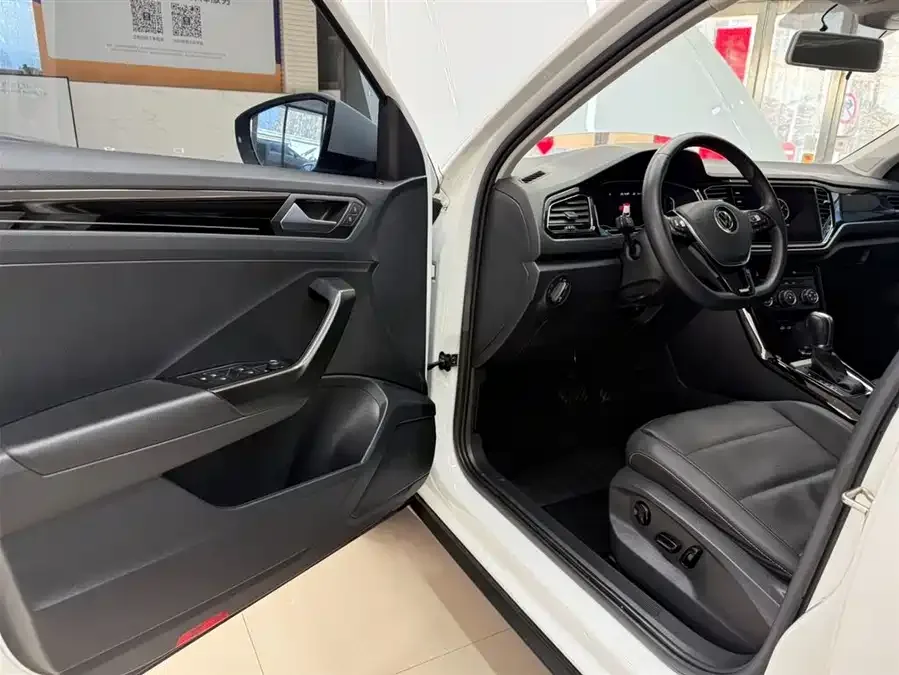 Volkswagen T-ROC T-ROC 2022 280TSI DSG 2WD Comfort PLUS 2023 — миниатюра 5