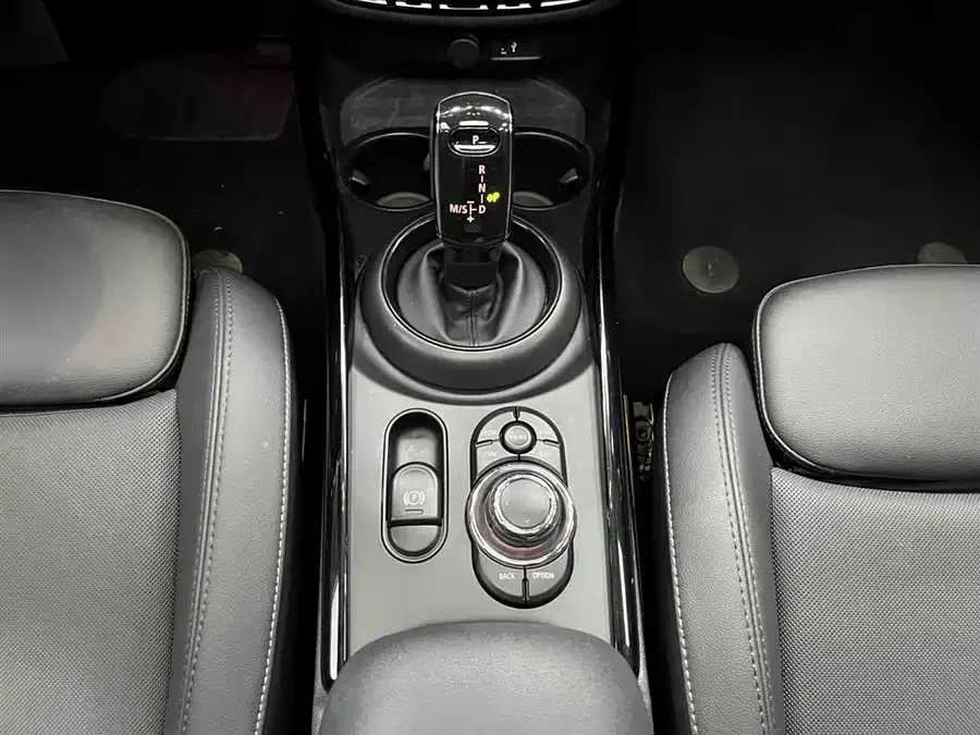 MINI CLUBMAN MINI CLUBMAN 2022 1.5T COOPER Connoisseur 2022 — миниатюра 2