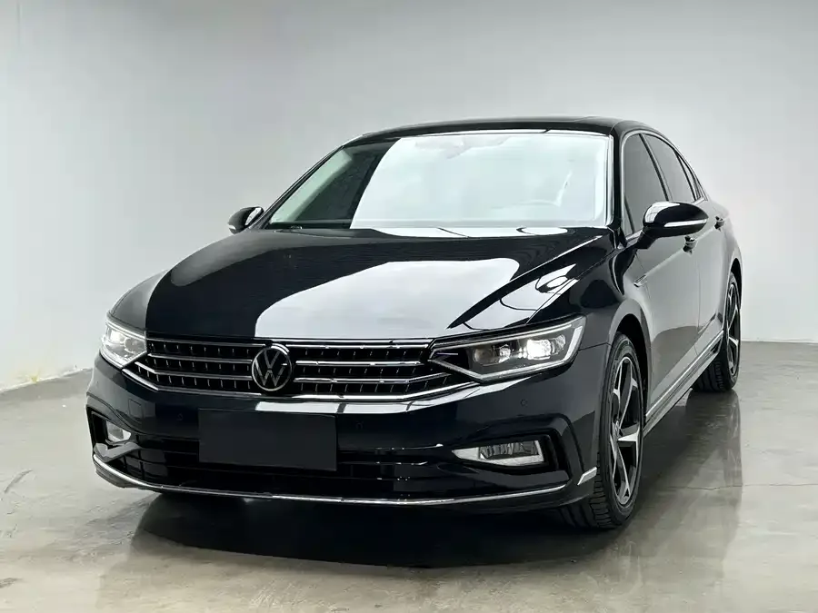 Volkswagen Magotan Magotan 2023 2 million commemorative edition 330TSI DSG luxury model 2023 — фото 1, купить с доставкой в Москву