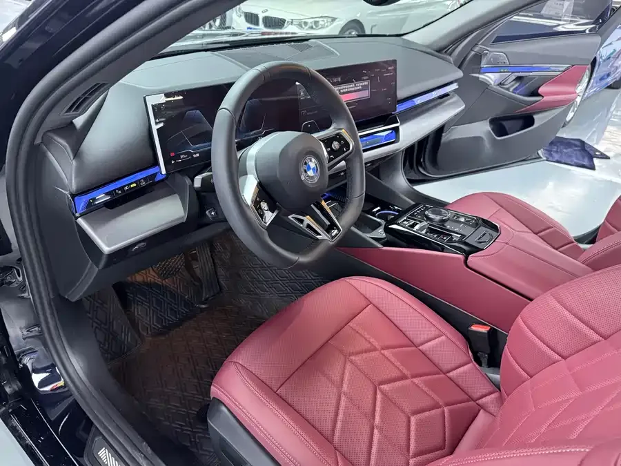 BMW 5 series BMW 5 Series 2025 530Li Leading M Sport Package 2025 — миниатюра 2