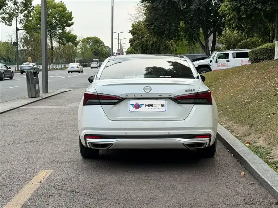 Nissan Altima Teana 2022 2.0L XL-Upr Premium Edition 2024 — миниатюра 2