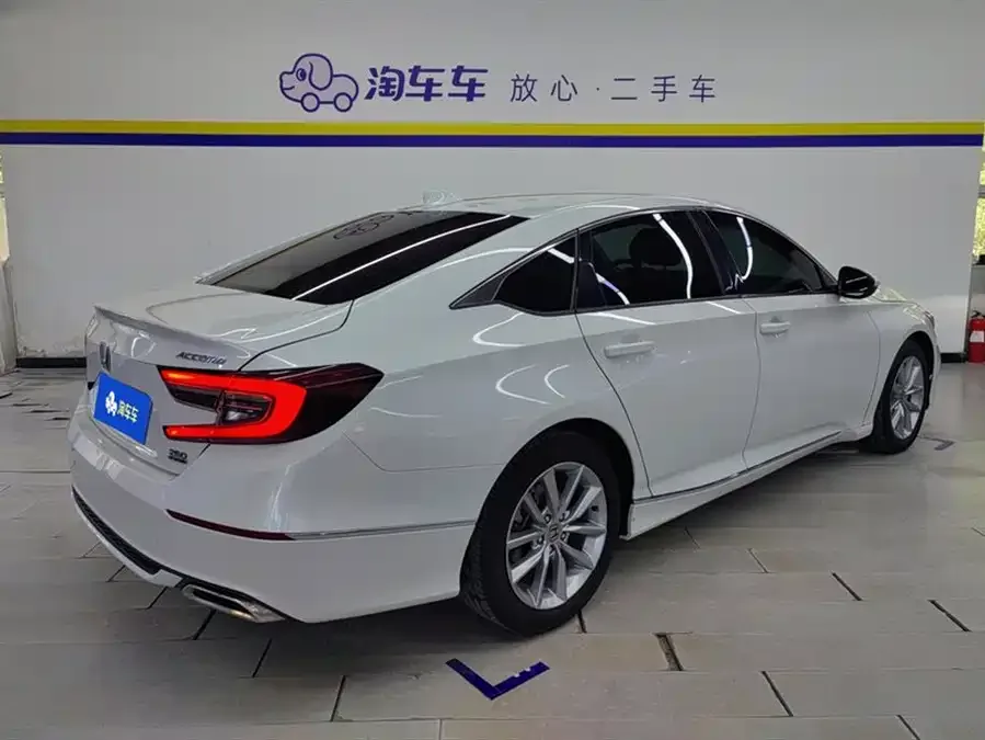 Honda Accord Accord 2022 260TURBO Deluxe Edition 2022 — миниатюра 3
