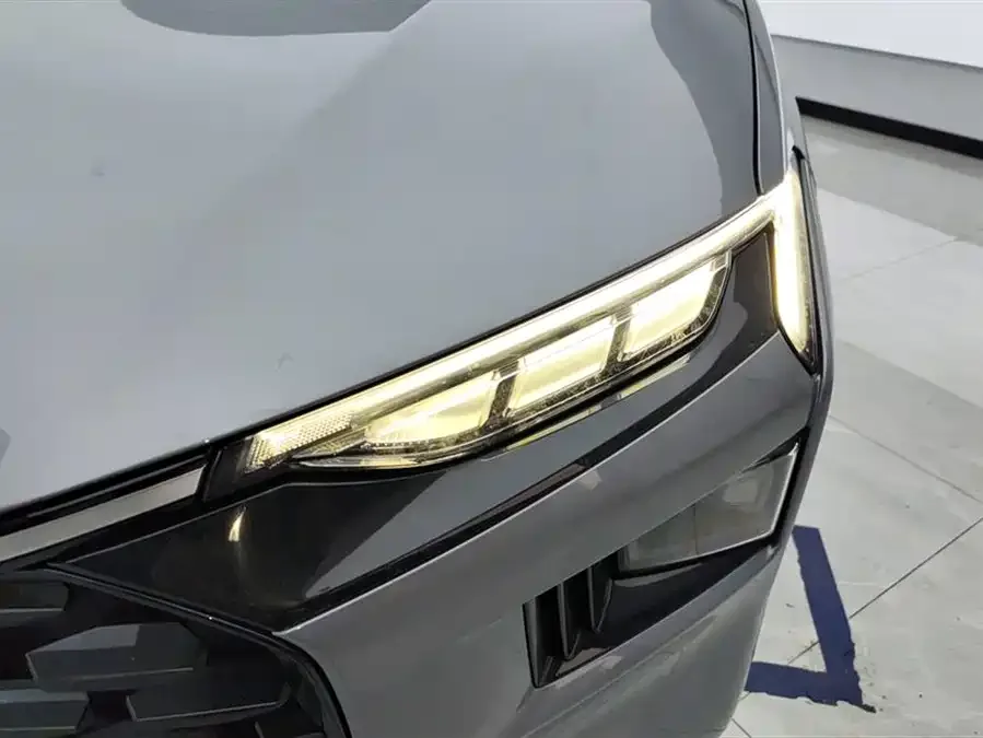 Ford Mondeo 2023 Mondeo EcoBoost 180 Luxury 2023 — миниатюра 2