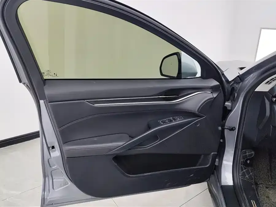 Ford Mondeo 2023 Mondeo EcoBoost 180 Luxury 2023 — миниатюра 4