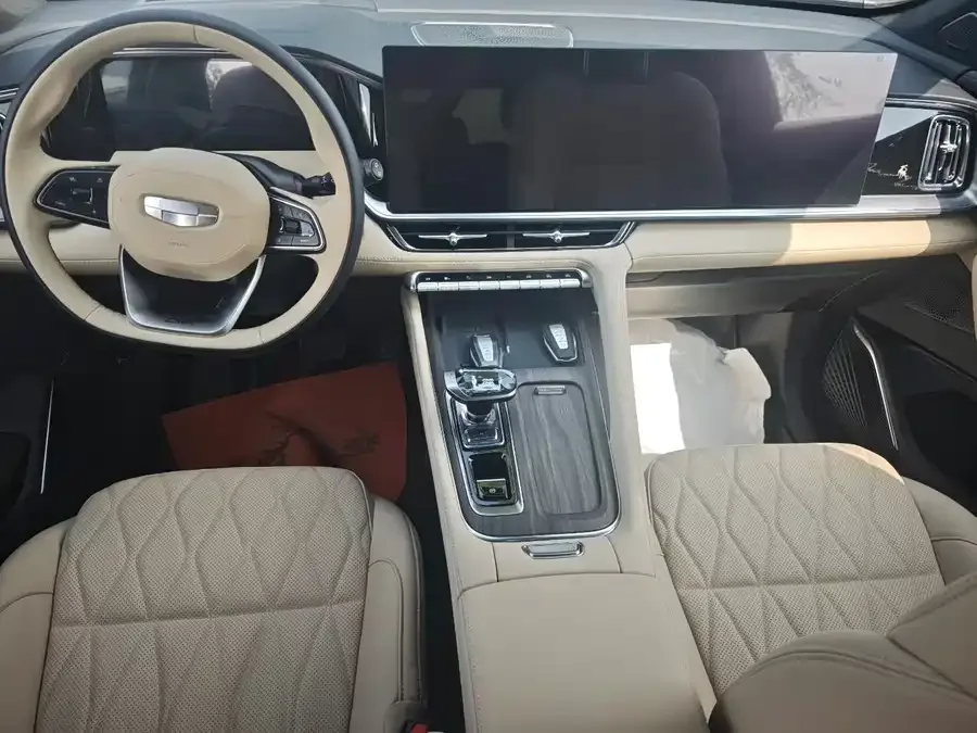 Geely Monjaro Geely Xingyue L 2026 Oriental Yao 2.0TD Automatic Sky Edition 2025 — миниатюра 4