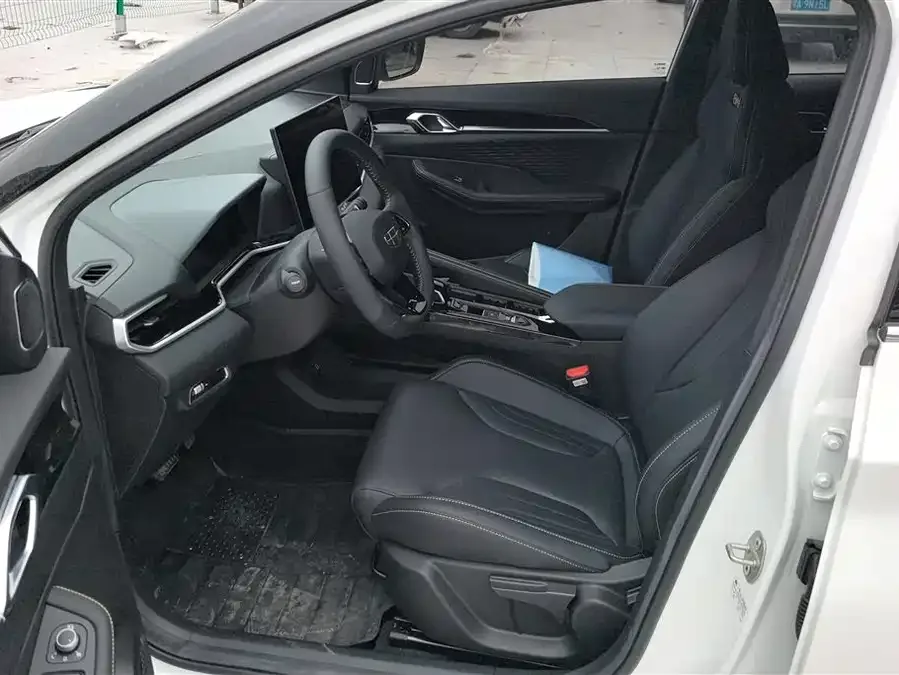 Geely Coolray SX11 Geely Binyue 2025 Model Binyue L 1.5TD DCT Star Shine 2025 — миниатюра 3