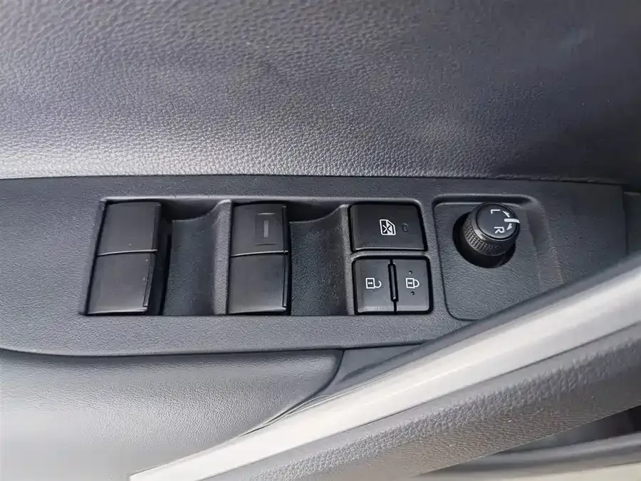 Toyota Frontlander Fenglanda 2024 2.0L CVT Elite Plus Edition 2025 — миниатюра 3