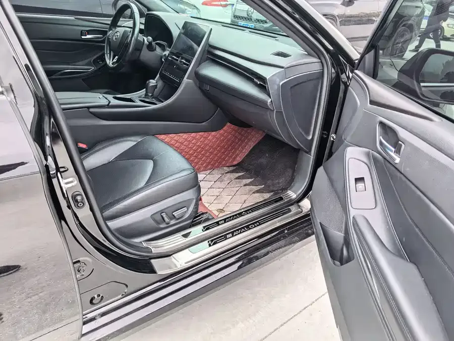 Toyota Avalon Asia Dragon 2022 2.0L Enterprising Edition 2022 — миниатюра 4