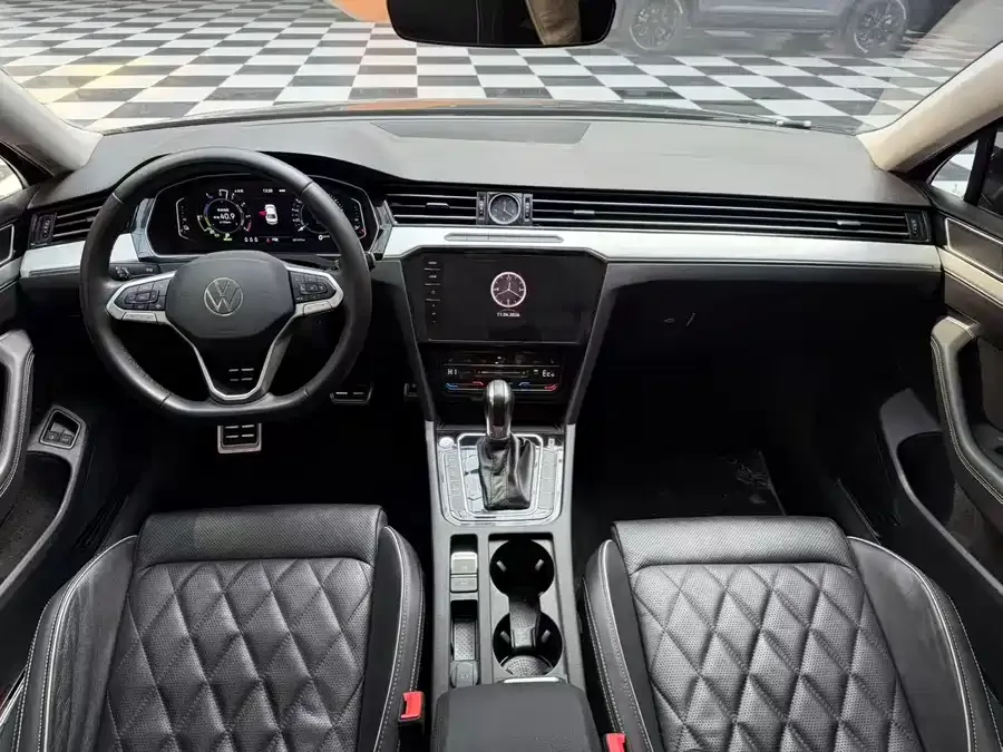 Volkswagen Magotan GTE plug-in hybrid Magotan GTE plug-in hybrid 2022 GTE luxury model 2023 — миниатюра 2