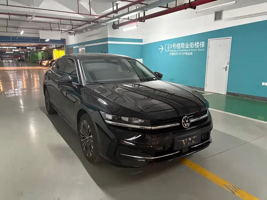 Volkswagen Magotan The 2026 Volkswagen Passat 300TSI Premium Edition features a striking design. 2026 — миниатюра 3