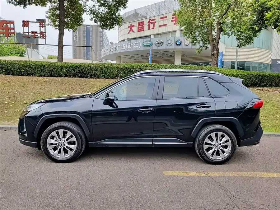 Toyota Wildlander Wildlander 2023 2.0L CVT 2WD Leading Edition 2024 — миниатюра 3