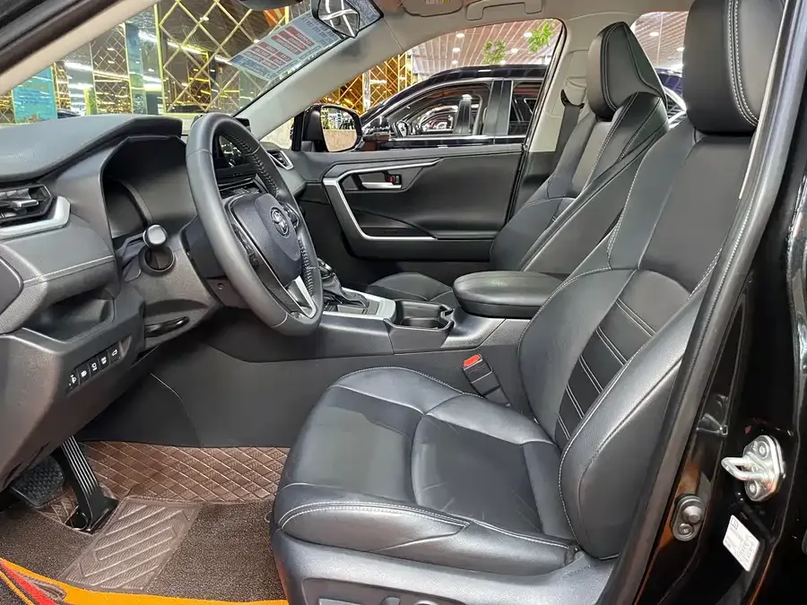 Toyota Wildlander Wildlander 2023 2.0L CVT 2WD Luxury PLUS Edition 2023 — миниатюра 2
