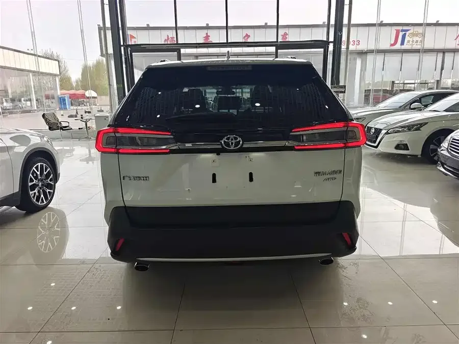 Toyota Wildlander Wildlander 2023 2.0L CVT 4WD Luxury PLUS Edition 2023 — миниатюра 2