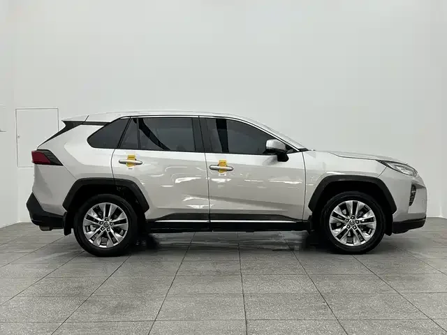 Toyota Wildlander Wildlander 2022 2.0L CVT 4WD Luxury Edition 2023 — миниатюра 4