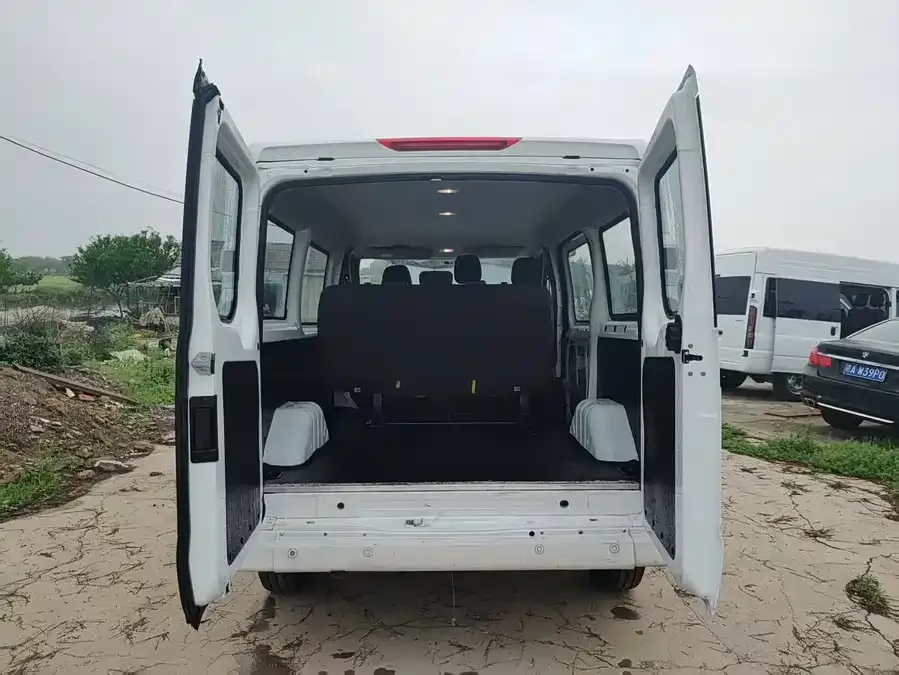 Jiangling Fushun Jiangling Fushun 2025 2.0T 6MT diesel short-axle low-top commercial multi-purpose passenger car 5/6 seats open tailgate 2025 — миниатюра 3