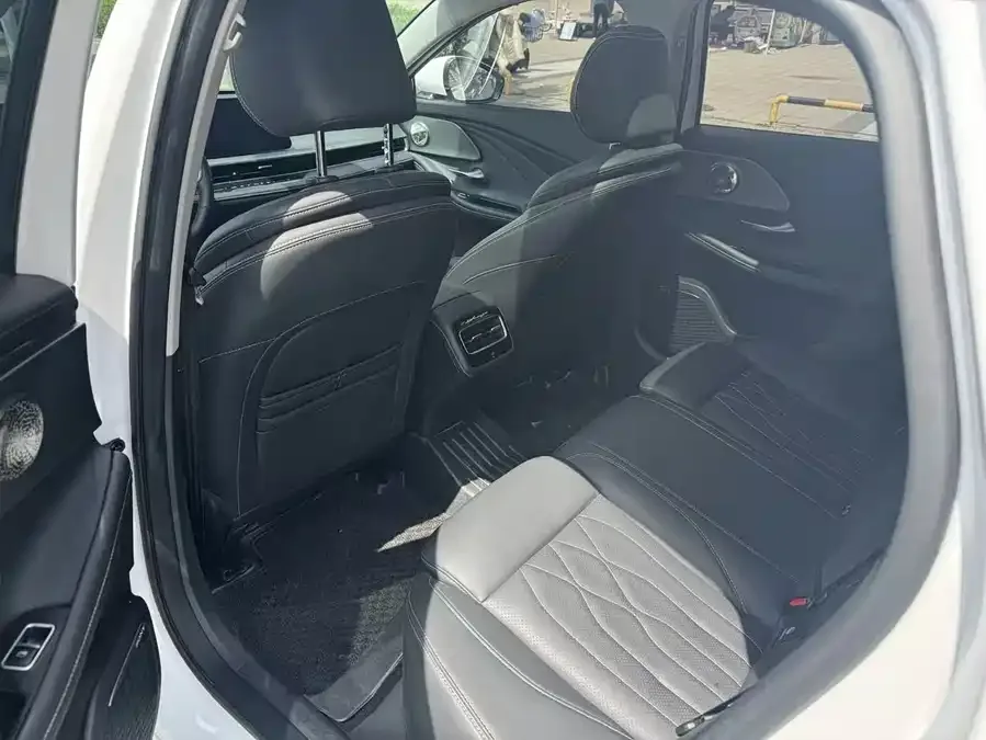 Chery Arrizo 8 Arrizo 8 2022 1.6T DCT 2023 — миниатюра 2