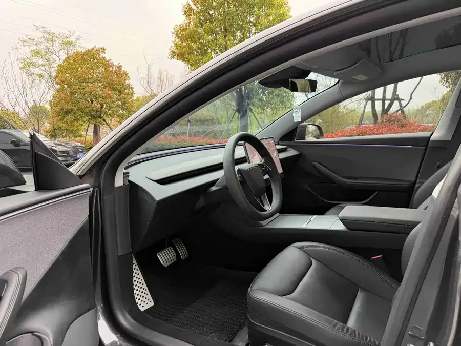 Tesla Model 3 Model 3 2023 rear-wheel drive version 2025 — миниатюра 2