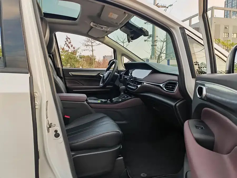 GAC Trumpchi M6 Trumpchi M6 2023 PRO 270T DCT Luxury Edition 2025 — миниатюра 3