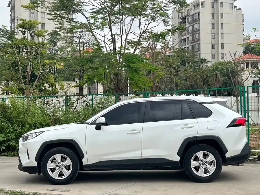 Toyota RAV4 RAV4 Rongfang 2022 2.0L CVT 2WD Urban Edition 2023 — миниатюра 3