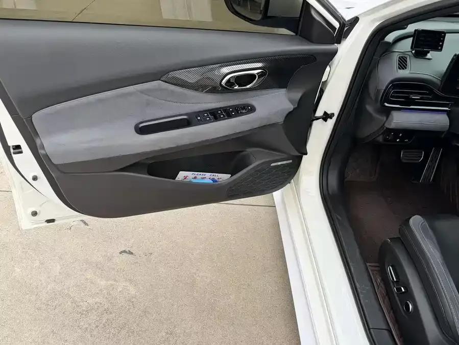 GAC Trumpchi Shadow Leopard Shadow Leopard 2023 400T Automatic R MAX 2023 — миниатюра 2