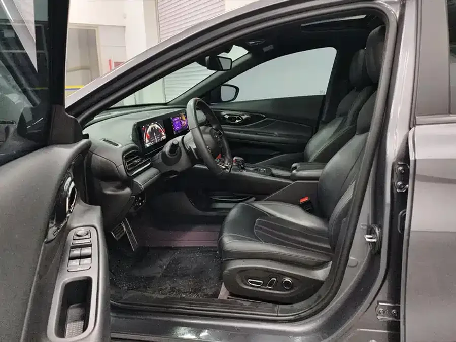 GAC Trumpchi Shadow Leopard Shadow Leopard 2023 270T DCT J16 Edition 2023 — миниатюра 3