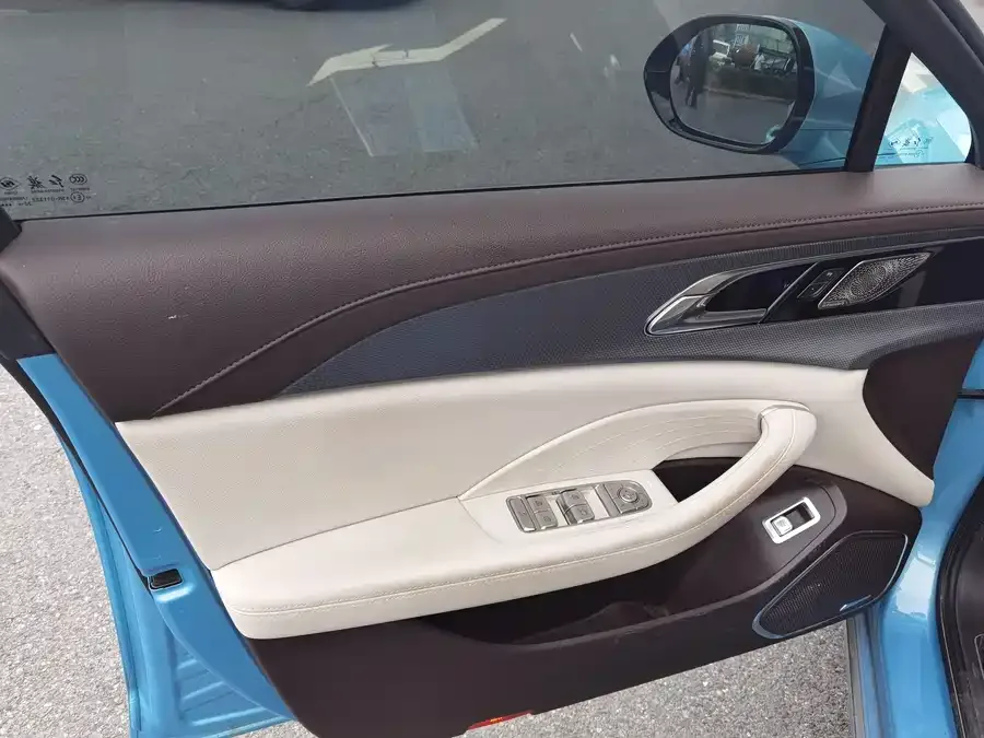 Hongqi H5 Hongqi H5 2023 2.0T Automatic Intelligent Connection Flagship Edition 2022 — миниатюра 2