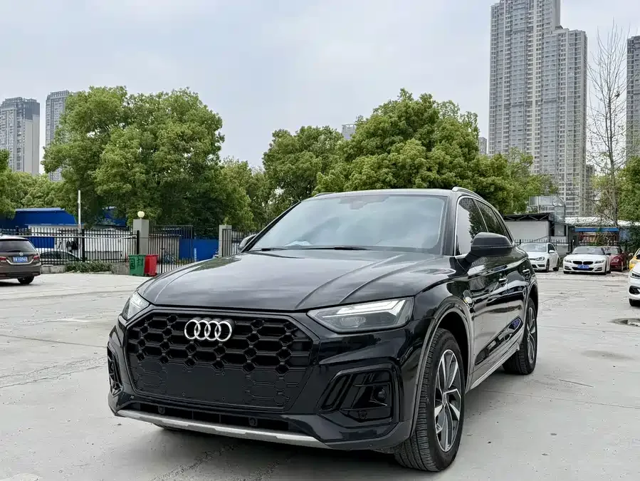 Audi Q5L 2025 45th Anniversary Edition 40 TFSI Fashion Dynamic Edition 2025 — фото 1, купить с доставкой в Москву