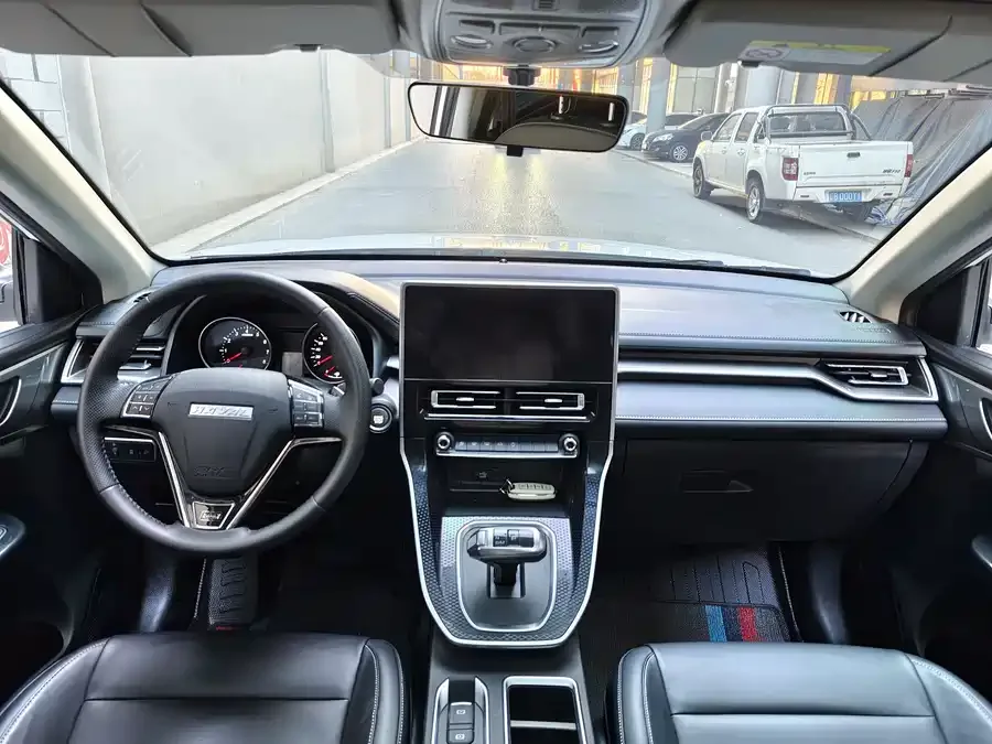Haval M6 Haval M6 2023 PLUS 1.5T DCT Luxury Smart Connected Edition 2023 — миниатюра 2
