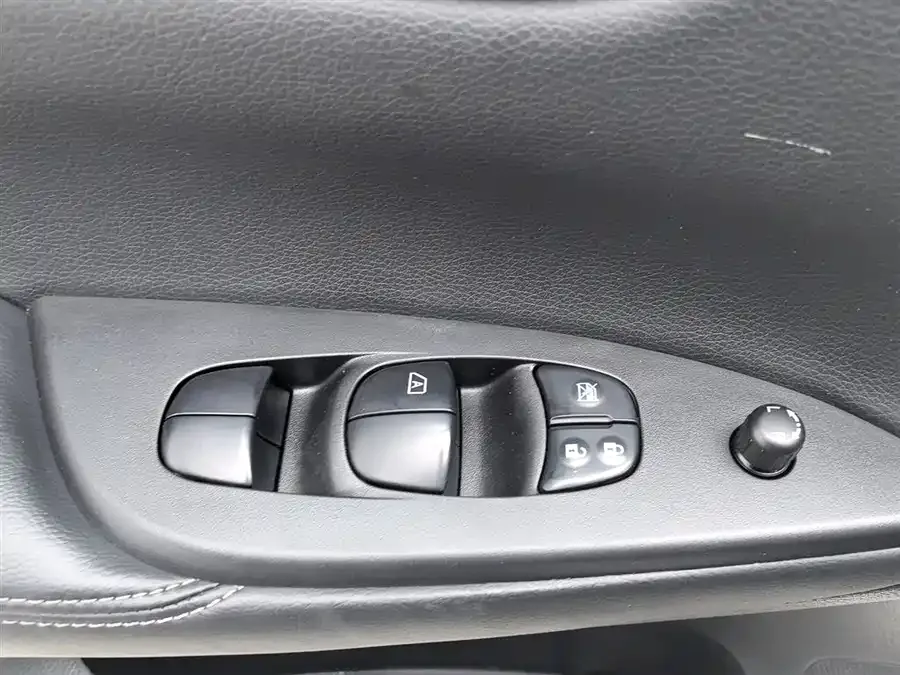 Nissan Tiida Tiida 2024 1.6L CVT cool version 2023 — миниатюра 3