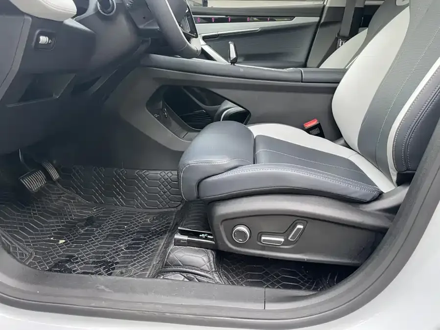 Geely Atlas L Boyue L 2024 1.5TD DCT Flagship Edition 2024 — миниатюра 2