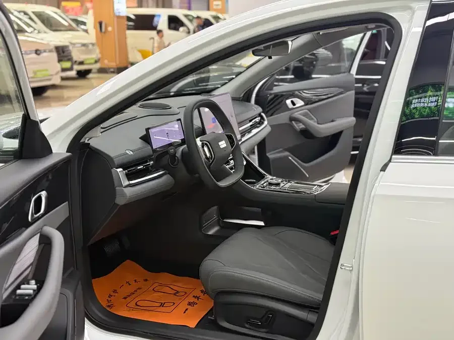 Geely Galaxy A7 Galaxy A7 2025 EM-i 150km Starship Edition 2025 — миниатюра 3