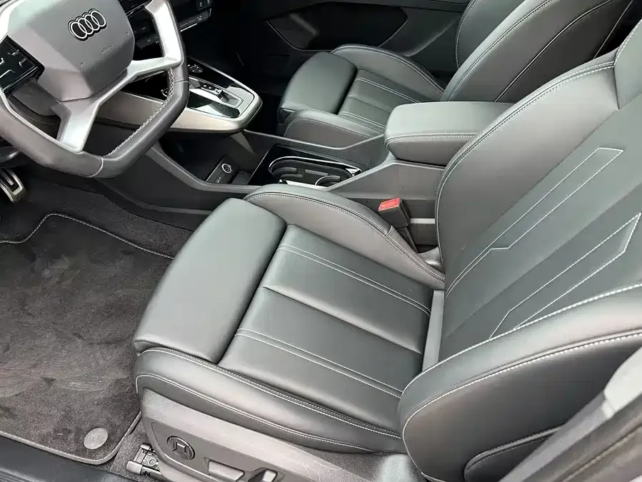 Audi Q4 e-tron 2024 40 e-tron Creative Edition 2024 — миниатюра 4