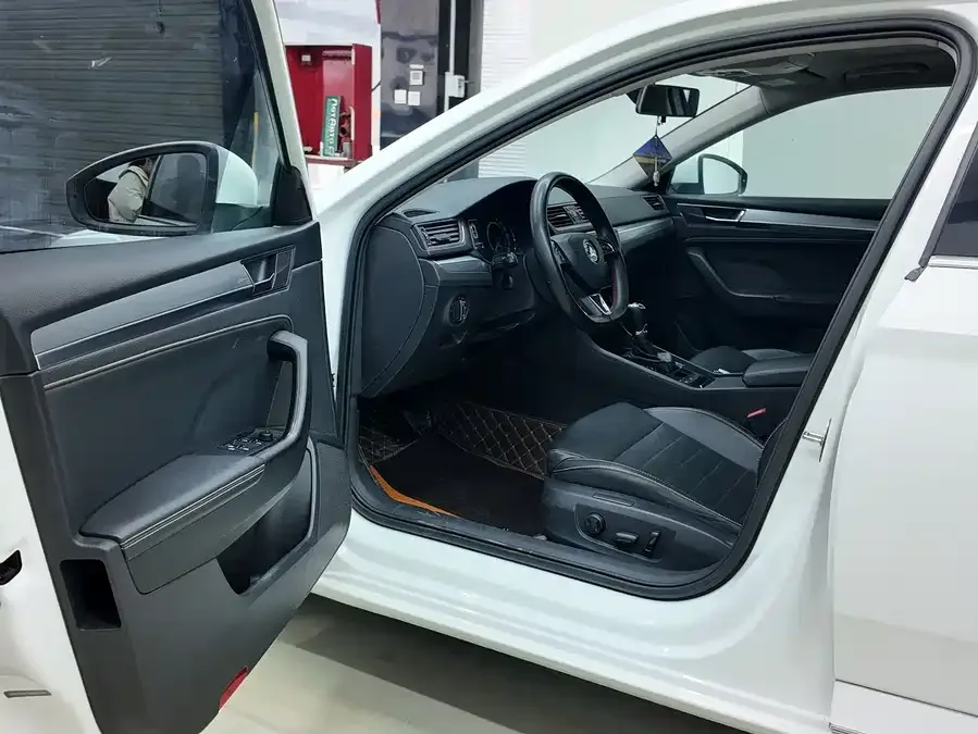 Skoda SuperB Super 2021 TSI280 DSG Comfort Edition 2022 — миниатюра 2