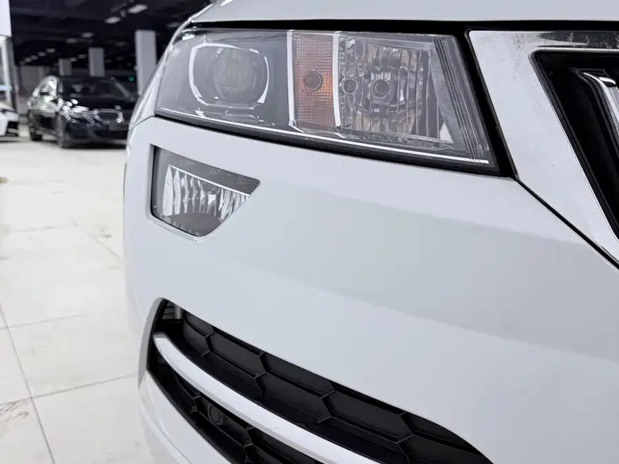 Skoda Karoq Korok 2023 TSI280 Exclusive Edition 2024 — миниатюра 4