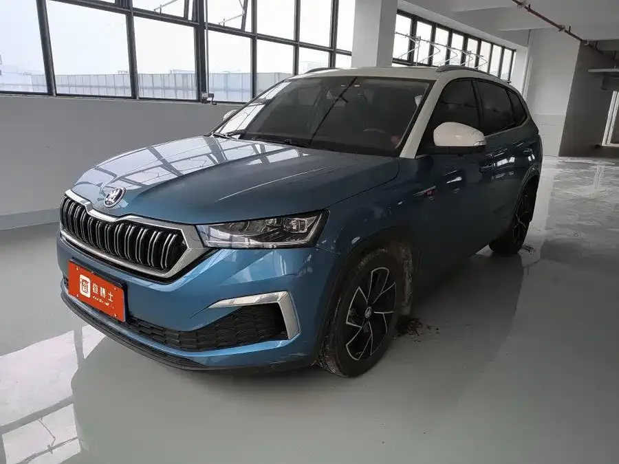Skoda Kamiq 2021 KOMIC GT TSI230 DSG Flagship Edition 2022 — фото 1, купить с доставкой в Москву