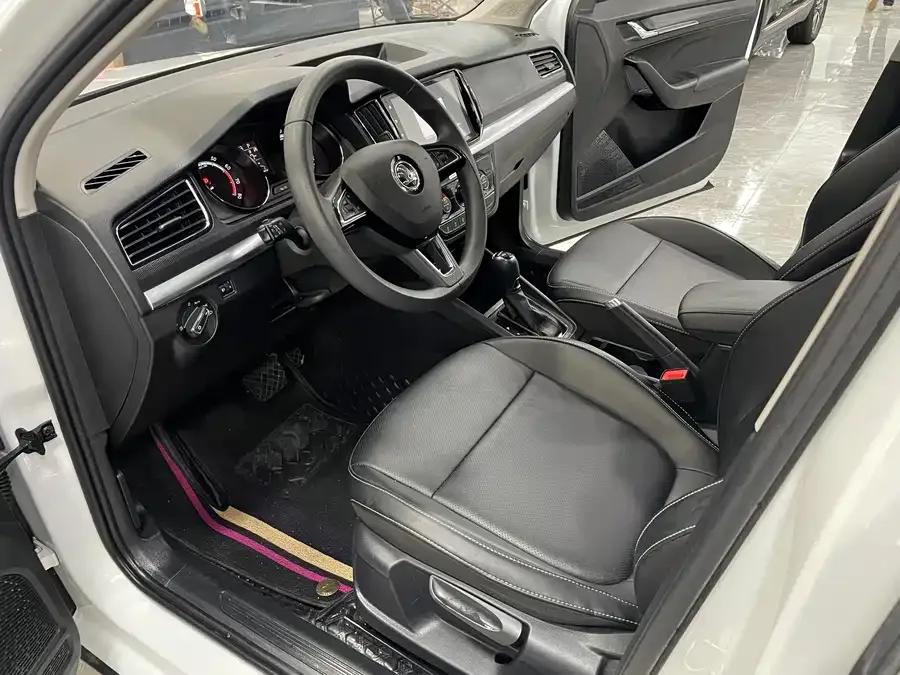 Skoda Kamiq Komic 2023 1.5L automatic comfort version 2023 — миниатюра 2