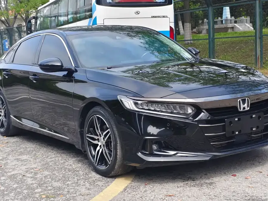 Honda Accord 2022 Accord 260TURBO Fantasy Night Premium Edition 2022 — миниатюра 3