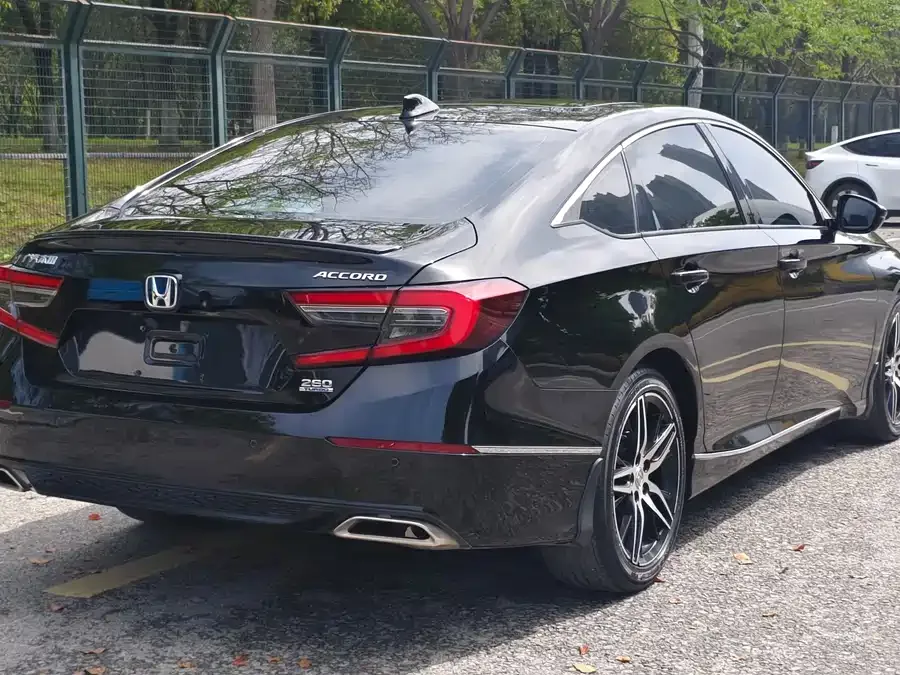 Honda Accord 2022 Accord 260TURBO Fantasy Night Premium Edition 2022 — миниатюра 4