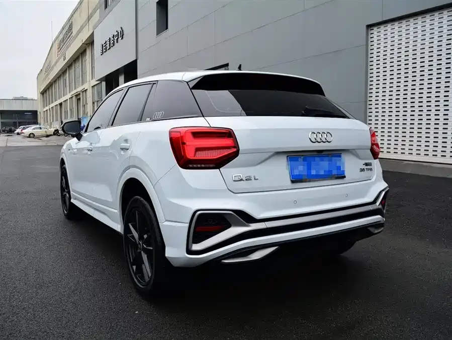 Audi Q2L 2022 35 TFSI aggressive and dynamic model 2022 — миниатюра 2