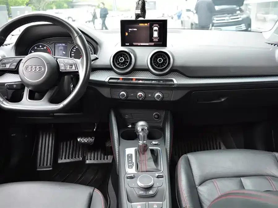 Audi Q2L 2022 35 TFSI aggressive and dynamic model 2022 — миниатюра 3