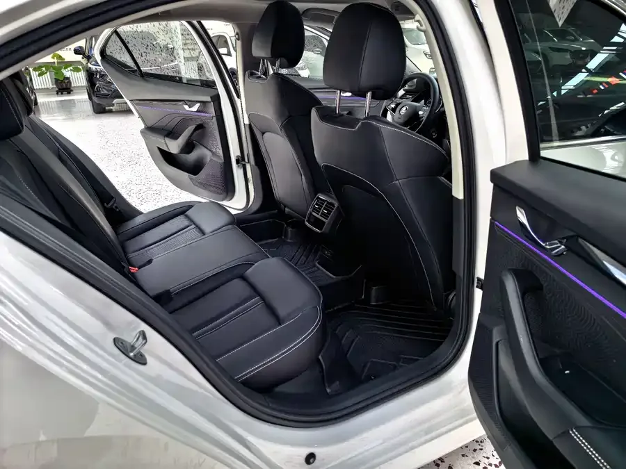 Skoda Octavia Octavia 2022 PRO TSI280 Premium Edition 2022 — миниатюра 5