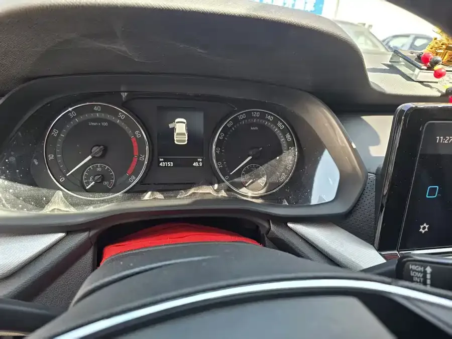 Skoda Octavia Octavia 2022 PRO TSI280 Premium Edition 2023 — миниатюра 2