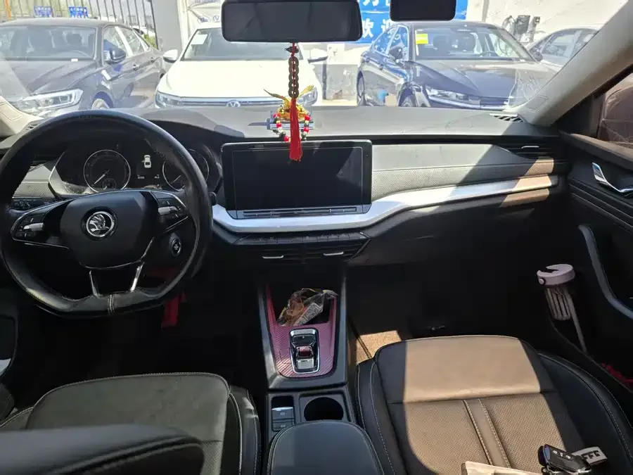 Skoda Octavia Octavia 2022 PRO TSI280 Premium Edition 2023 — миниатюра 4