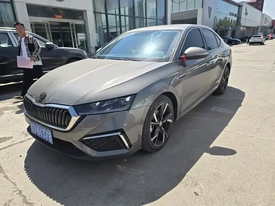 Skoda Octavia Octavia 2022 PRO TSI280 Premium Edition 2023 — фото 1, купить с доставкой в Москву