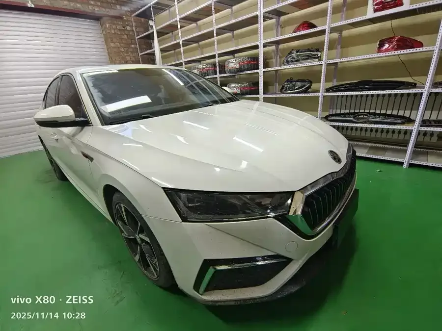 Skoda Octavia Octavia 2022 PRO TSI280 Premium Edition 2022 — миниатюра 3