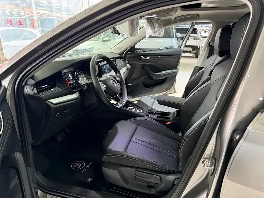 Skoda Octavia Octavia 2022 PRO TSI280 Premium Edition 2022 — миниатюра 4