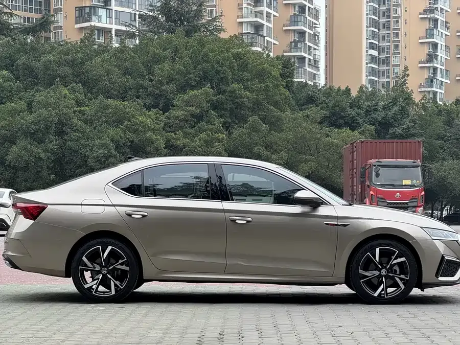 Skoda Octavia Octavia 2022 PRO TSI280 Premium Edition 2022 — миниатюра 4