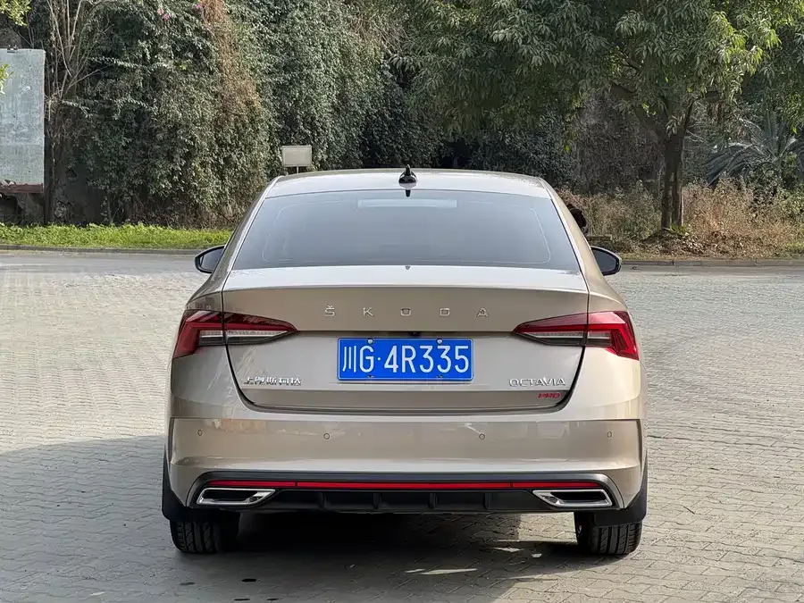 Skoda Octavia Octavia 2022 PRO TSI280 Premium Edition 2022 — миниатюра 2