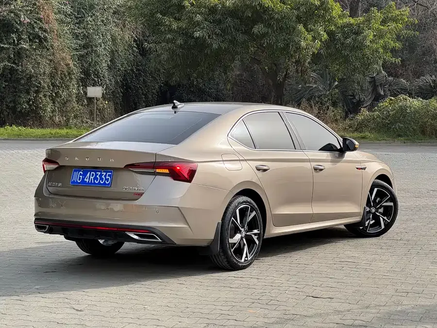 Skoda Octavia Octavia 2022 PRO TSI280 Premium Edition 2022 — миниатюра 4