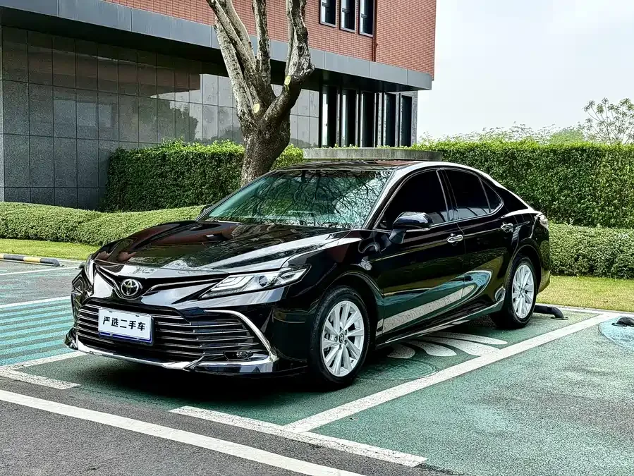 Toyota Camry Camry 2023 2.0G Deluxe Edition 2023 — фото 1, купить с доставкой в Москву